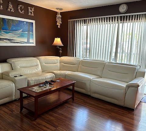 4th image of 400 Northlake Court #201