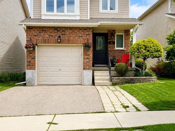 11 Reistview St, Kitchener, ON N2E 4H1