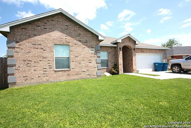 1st image of 1004 Blue Crest Ln