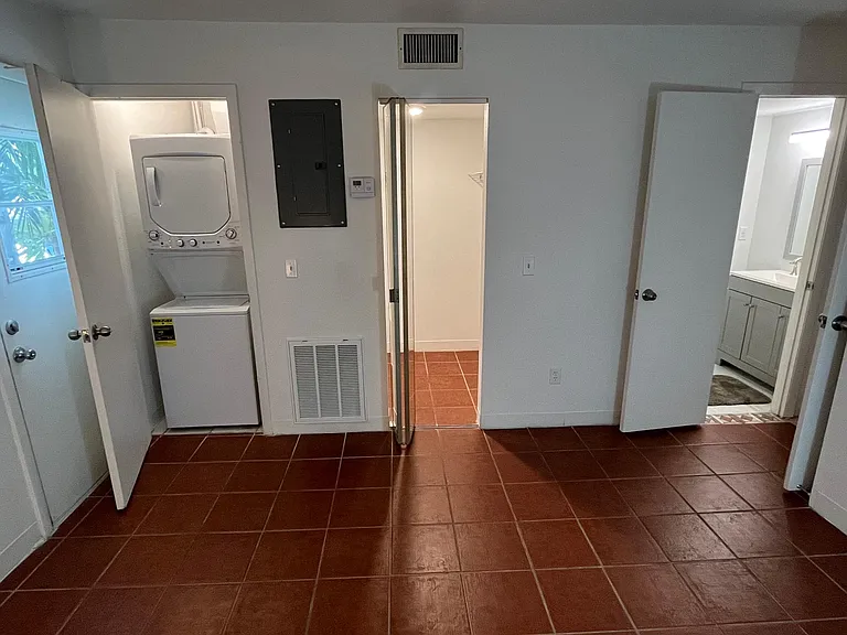 4914 W Gandy Blvd #F103 — Photo 12