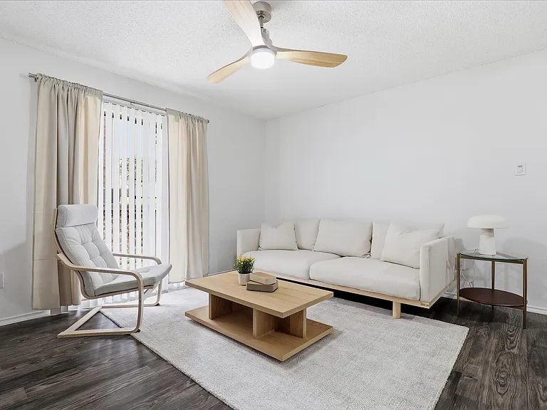 1BR, 1BA - 671SF Upgraded