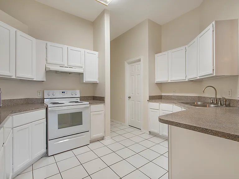 11909 Rhulen Ct — Photo 10