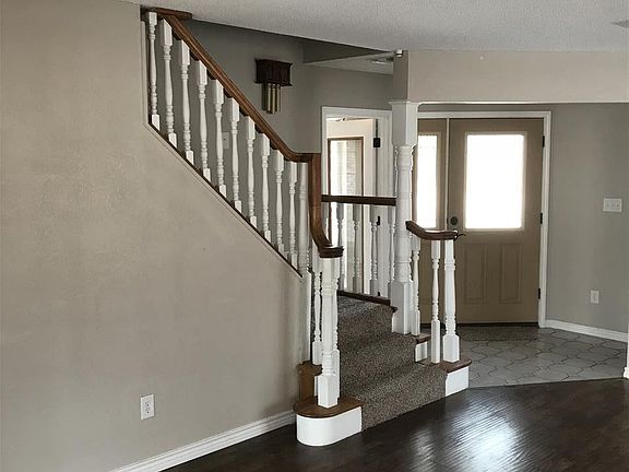 4th image of 809 Arapaho Dr