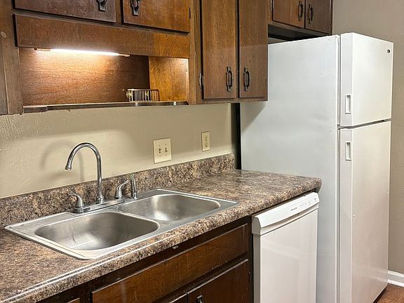 2nd image of 2002 Bradford Ct APT D