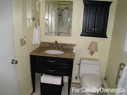 4th image of 1529 Maywood Ave