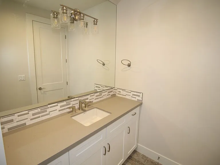 2104 Las Palmas — Photo 16