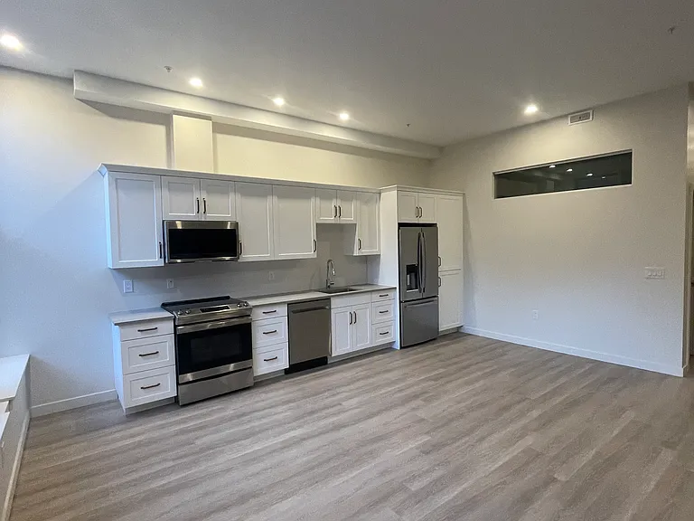 1585 Barrington St — Photo 37