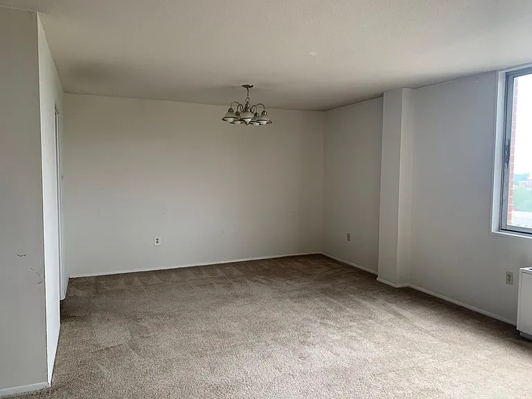 1 E University Pkwy #12 — Photo 6