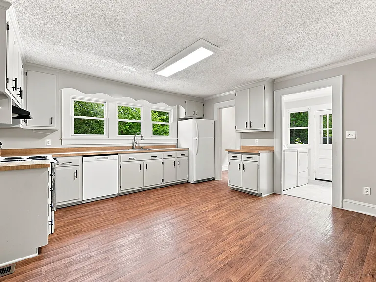 3629 Pleasant Garden Rd — Photo 23