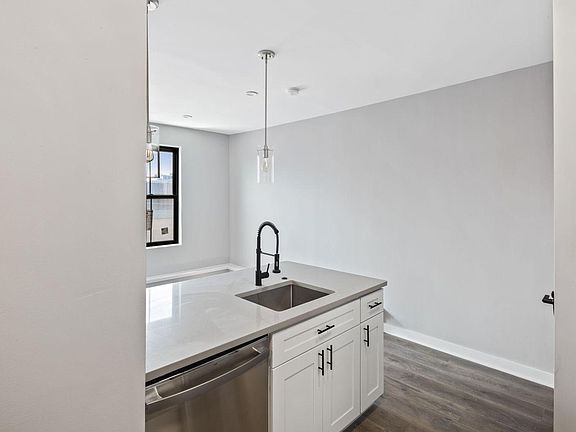 3rd image of 1439 S 6th St APT 3R