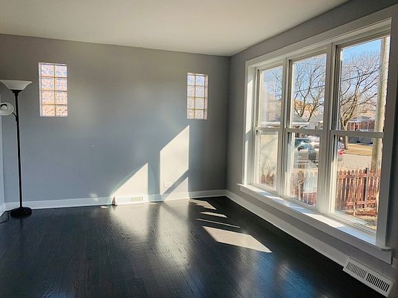3rd image of 7408 W Palatine Ave