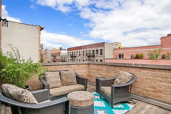 Sold by Compass | media 17