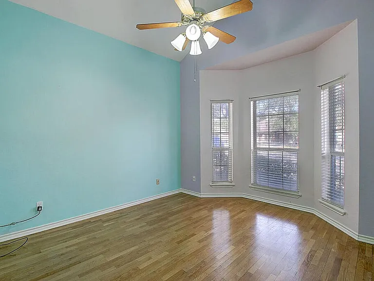 7642 Dallas St — Photo 33