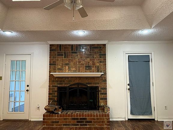 4th image of 201 Larkspur Ln