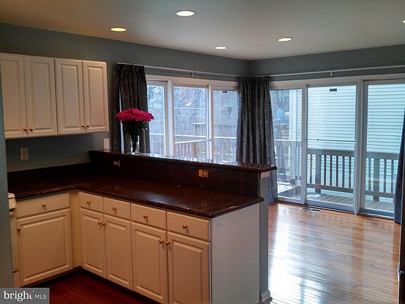 4th image of 2307 Yvonnes Way