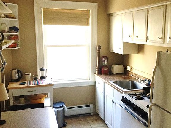 2nd image of 200 Alden Ave #B