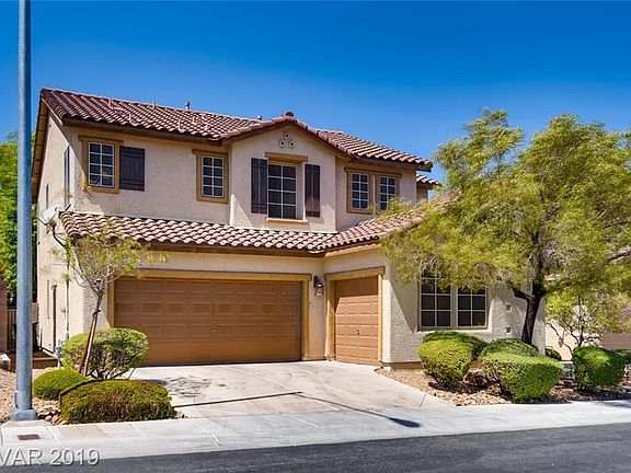 3 Car Garage gives you just the space you need.
