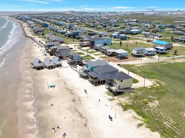 206 Starfish St, Freeport, TX 77541