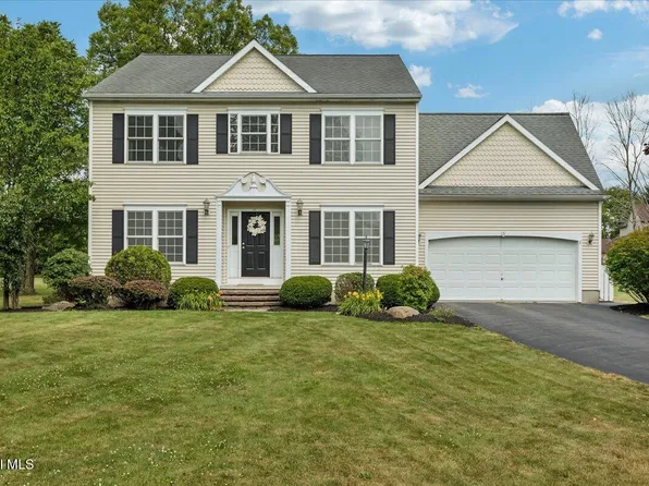 3 Lucille Lane, Ballston Lake, NY 12019