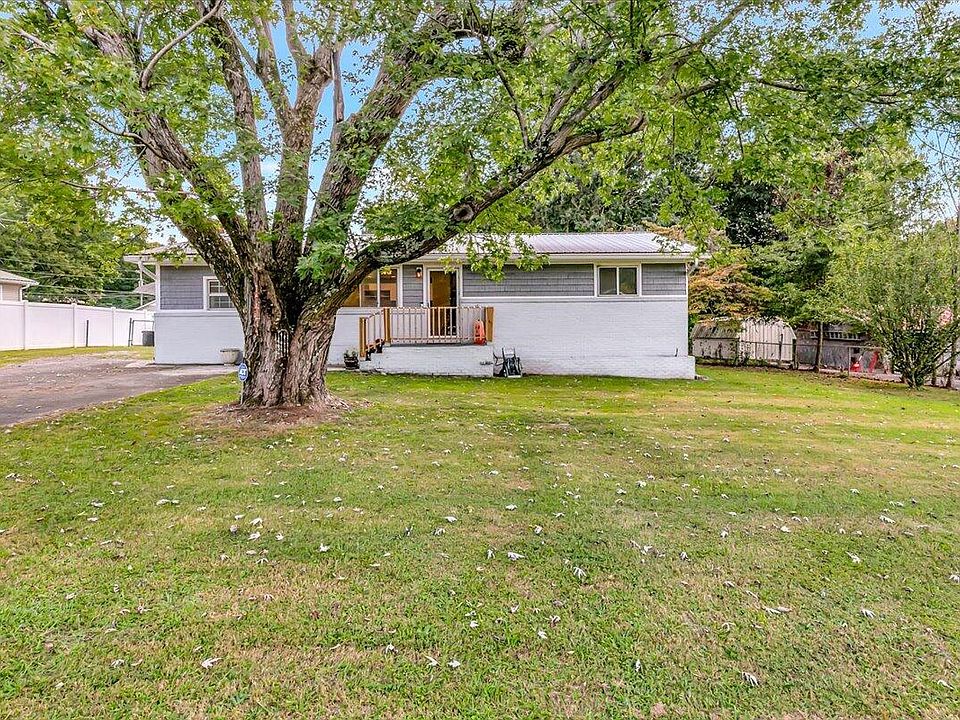 1st image of 616 Linda Dr SE