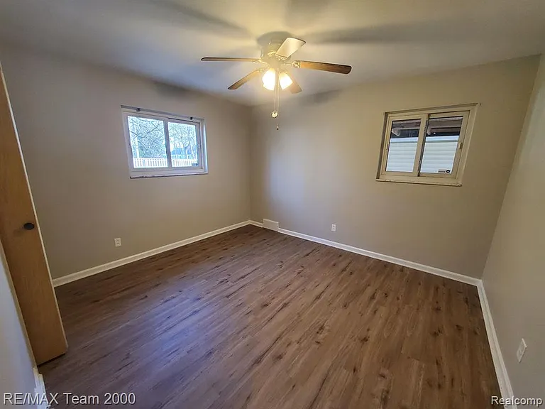 4565 Universal St — Photo 13
