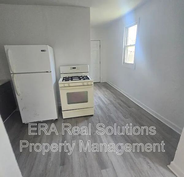 150 S Cypress Ave — Photo 11