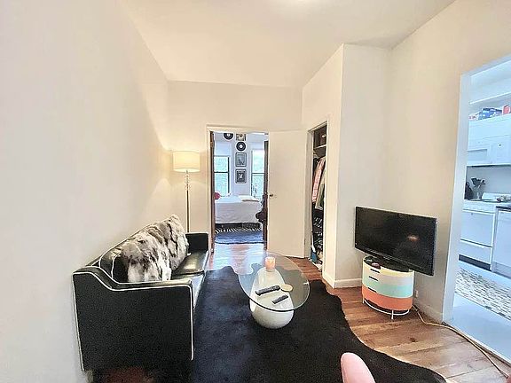 4th image of 316 E 49th St APT 5A