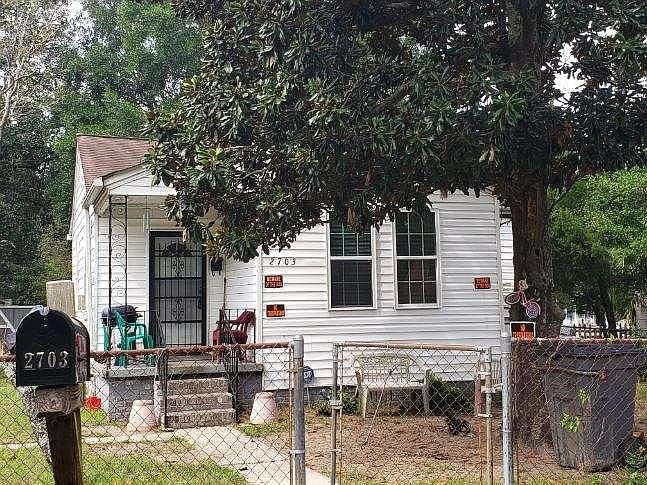 2nd image of 2703 Saratoga Rd