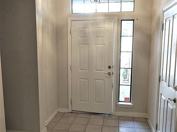 3rd image of 9512 Lindenwood Trl