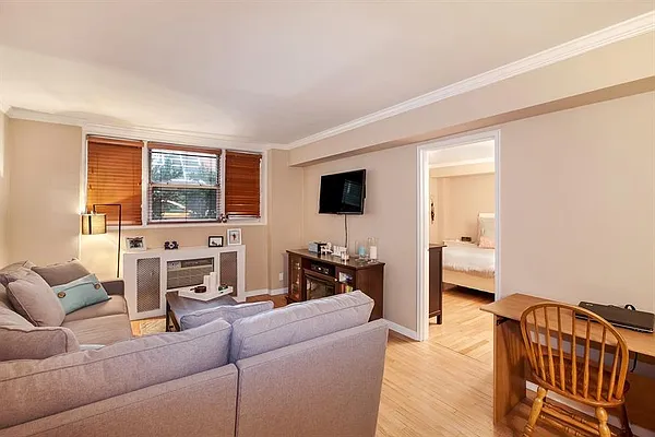 Sold by Real Direct | media 18