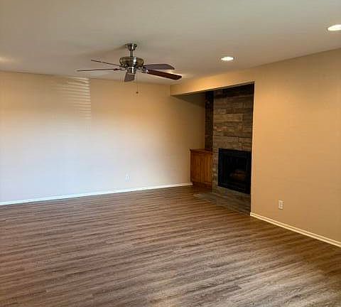 4th image of 42935 15th St W Unit 11