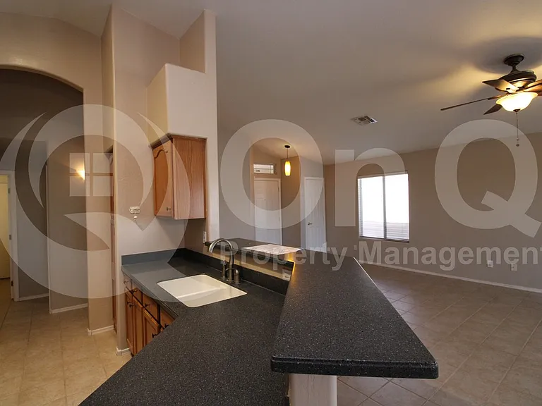 827 W Ivanhoe St — Photo 3