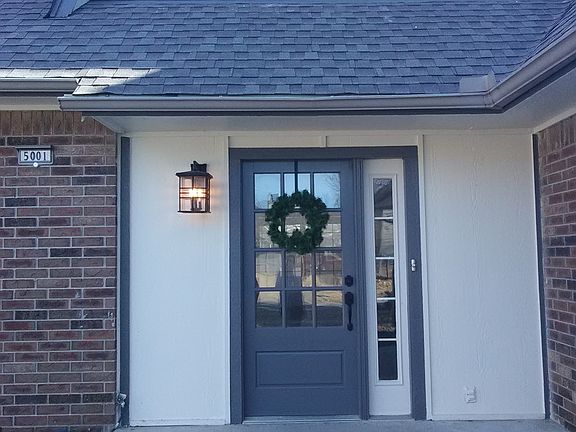 Vintage farmhouse frontdoor