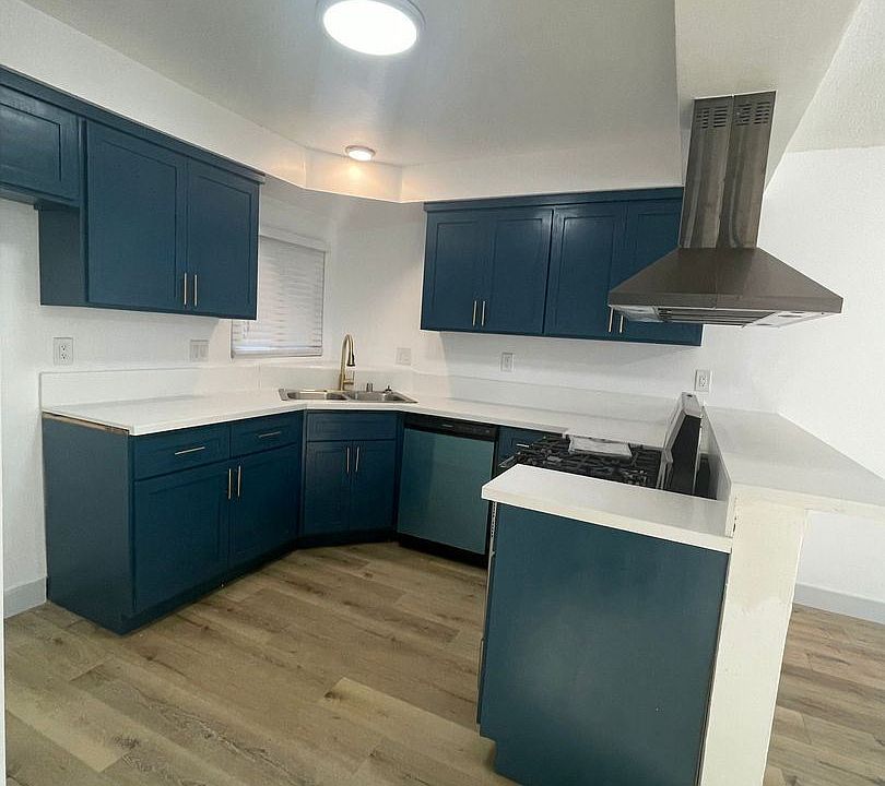 1st image of 112 E Buckthorn St APT 1