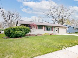322 Hummingbird Ln, Madison, WI 53714