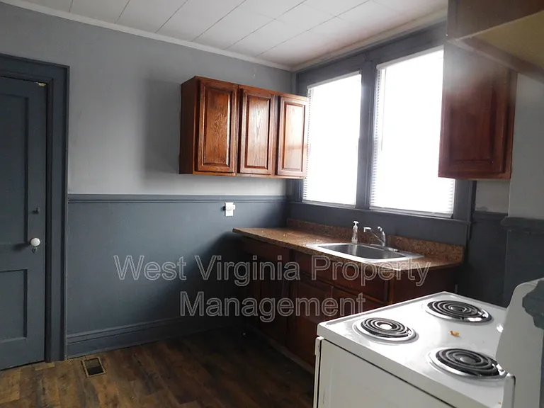 54 Hunt Ave — Photo 9