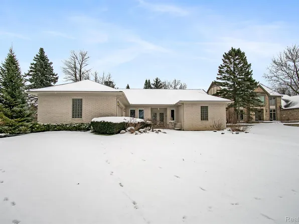 2056 Sundew Dr, Troy, MI 48098