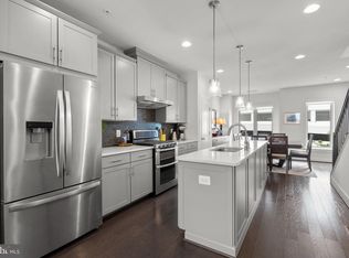 1910 Chapman Ave #4, Rockville, MD 20852
