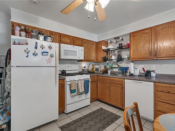 2nd image of 5 Garibaldi St APT 33