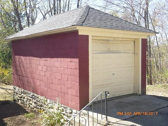 3rd image of 24 Maplewood Rd