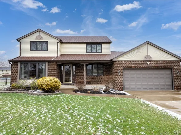 23 Woodcreek Ln, Grand Island, NY 14072