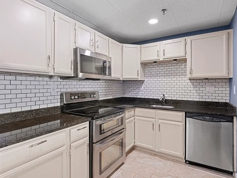 64 Foster St #403 — Photo 16