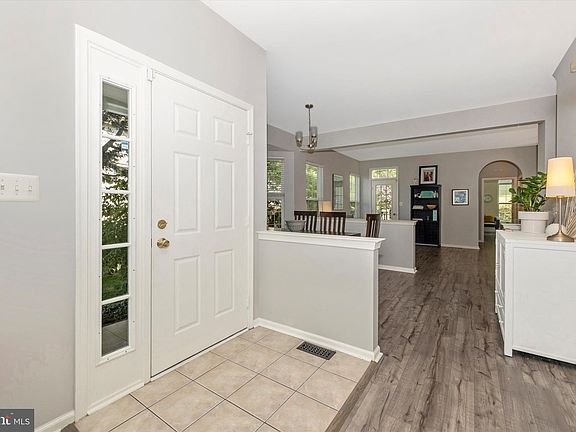 4th image of 9735 Fleetwood Way