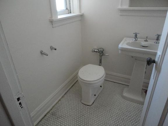 2nd image of 3618 N Marshfield Ave APT 2B