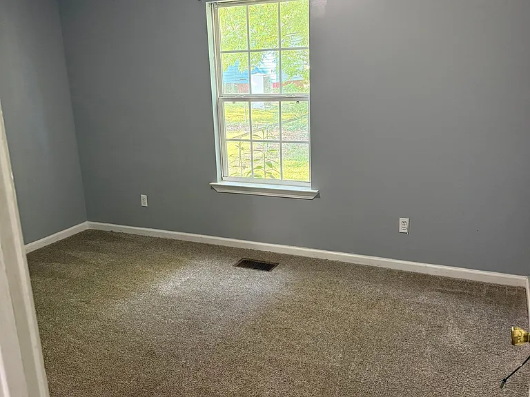 318 Hill Ave — Photo 4
