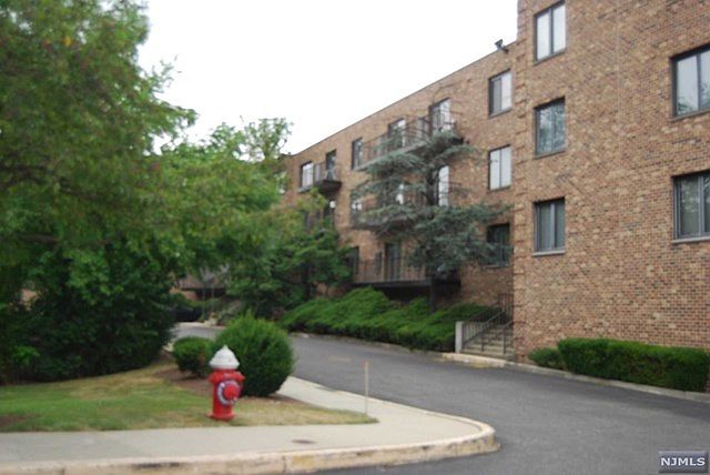 2nd image of 99 Teaneck Rd APT 319