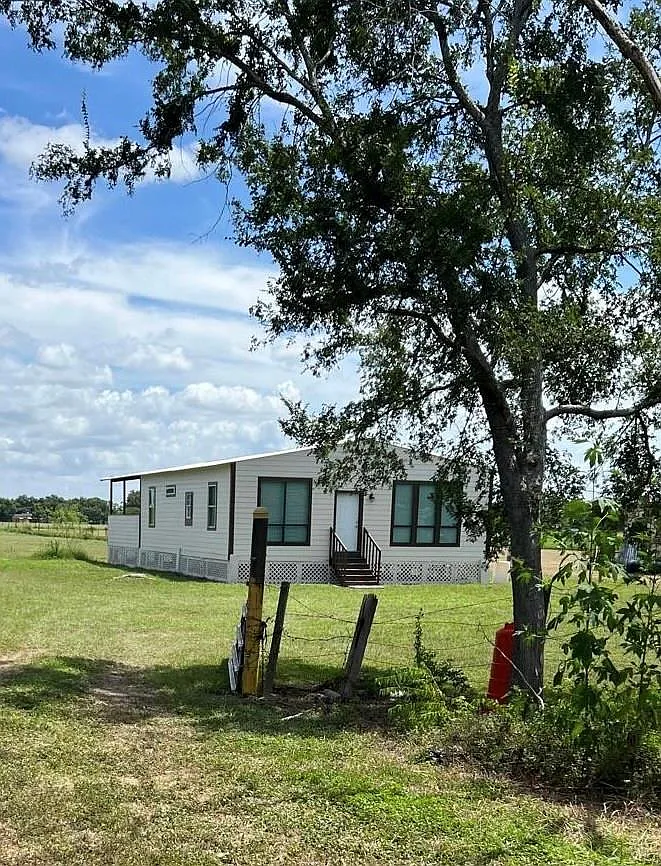 4 bed, 3.0 bath, 1488 sqft, $1,650 — Photo 1