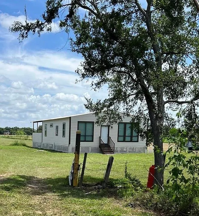 1098 Pecan Valley Dr