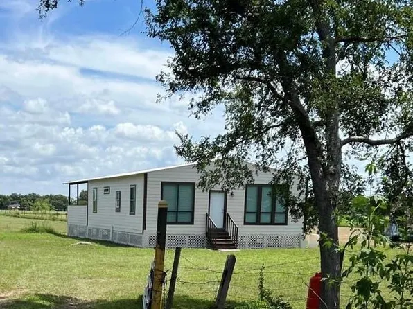 1098 Pecan Valley Dr, Wharton, TX 77488