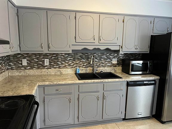 5th image of 504 Green Mountain Dr APT 405